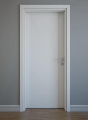 Štok sa sobnim vratima bele boje